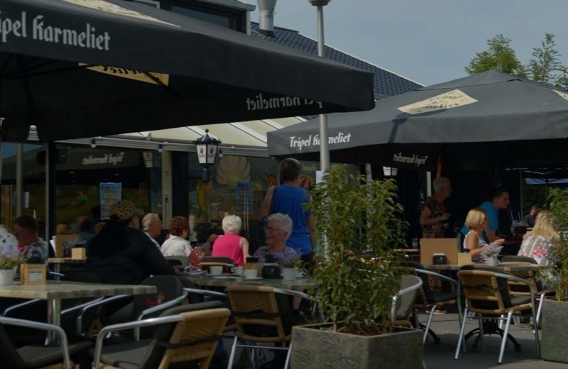 Terras parelpaviljoen